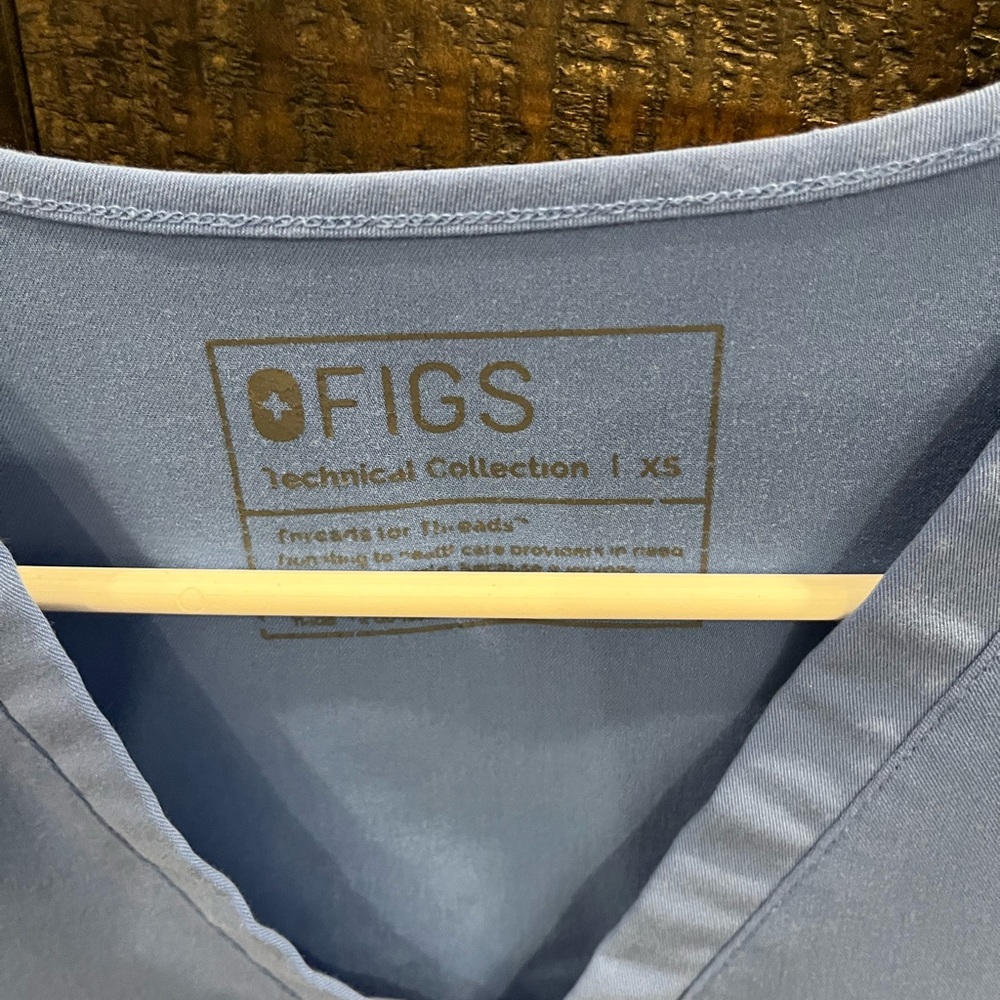 FIGS Light Blue Scrub Set - XS Top & Drawstring Kade Pants - Picture 2 of 3